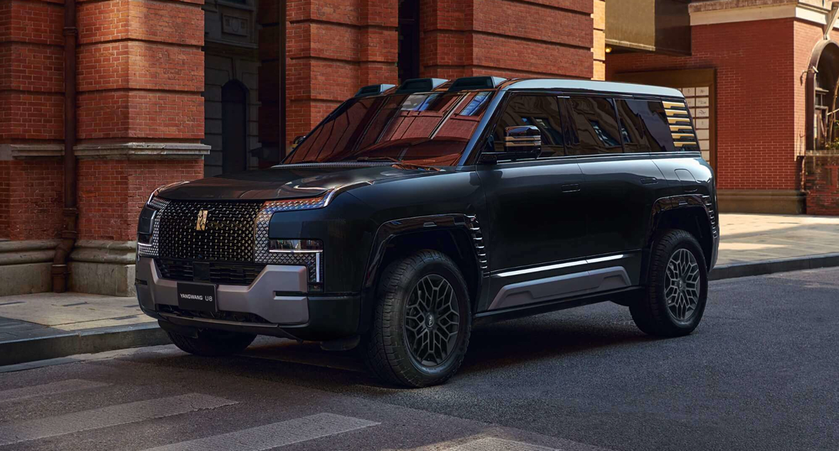 Yangwang U8 by BYD